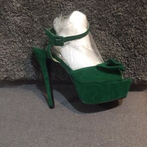 Ladies Emerald Green w/Bow Peep Heel Ankle Strap